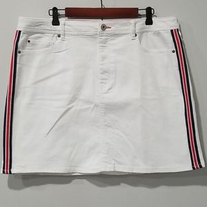 EV1 White Denim Skirt with Sport Stripes Size 20